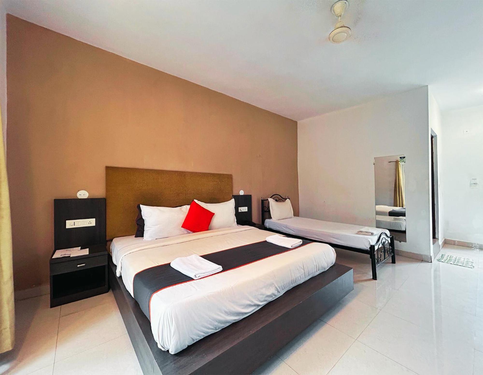 Bay Breeze Resorts & Hotels Morjim Zewnętrze zdjęcie