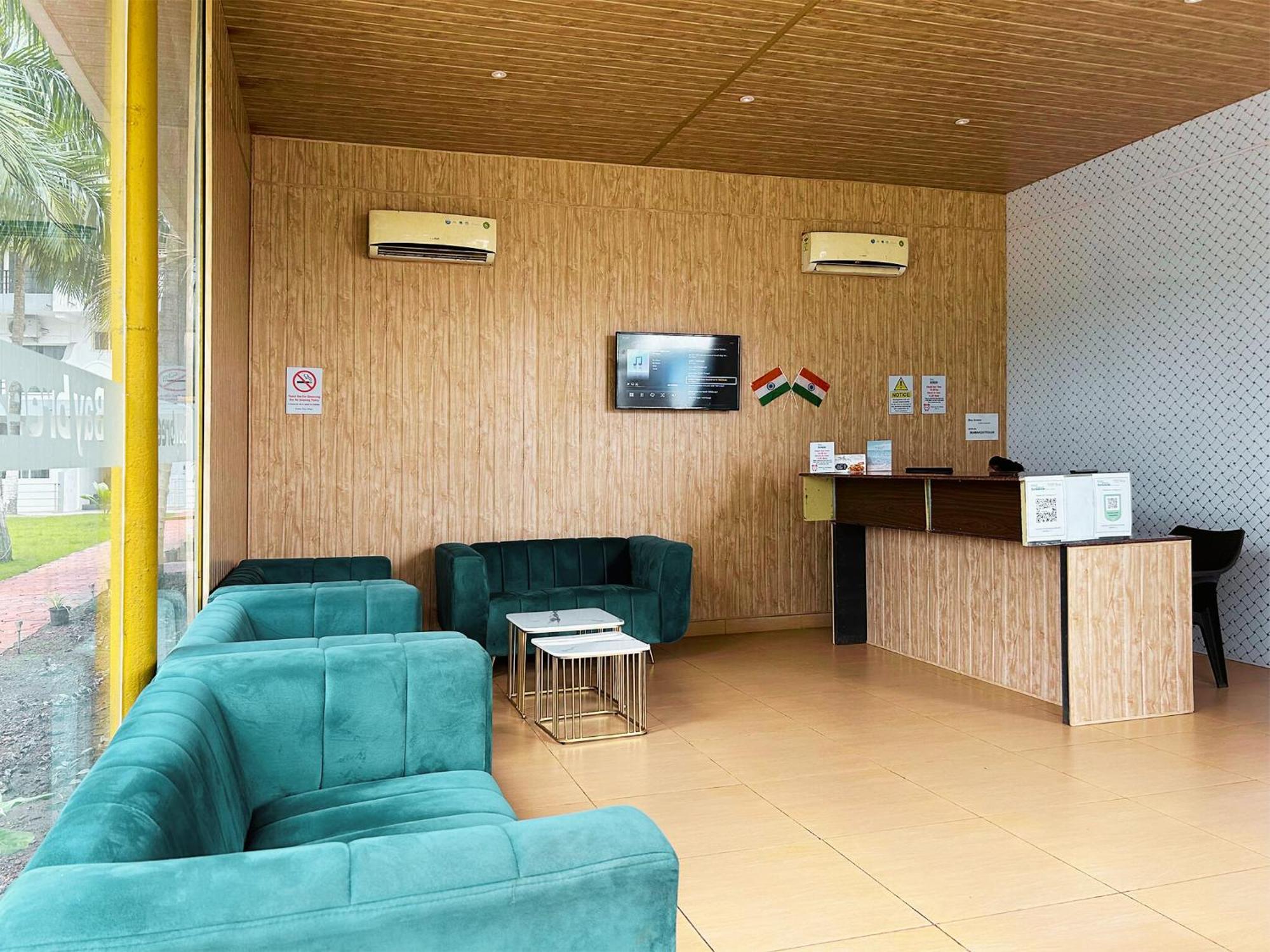 Bay Breeze Resorts & Hotels Morjim Zewnętrze zdjęcie