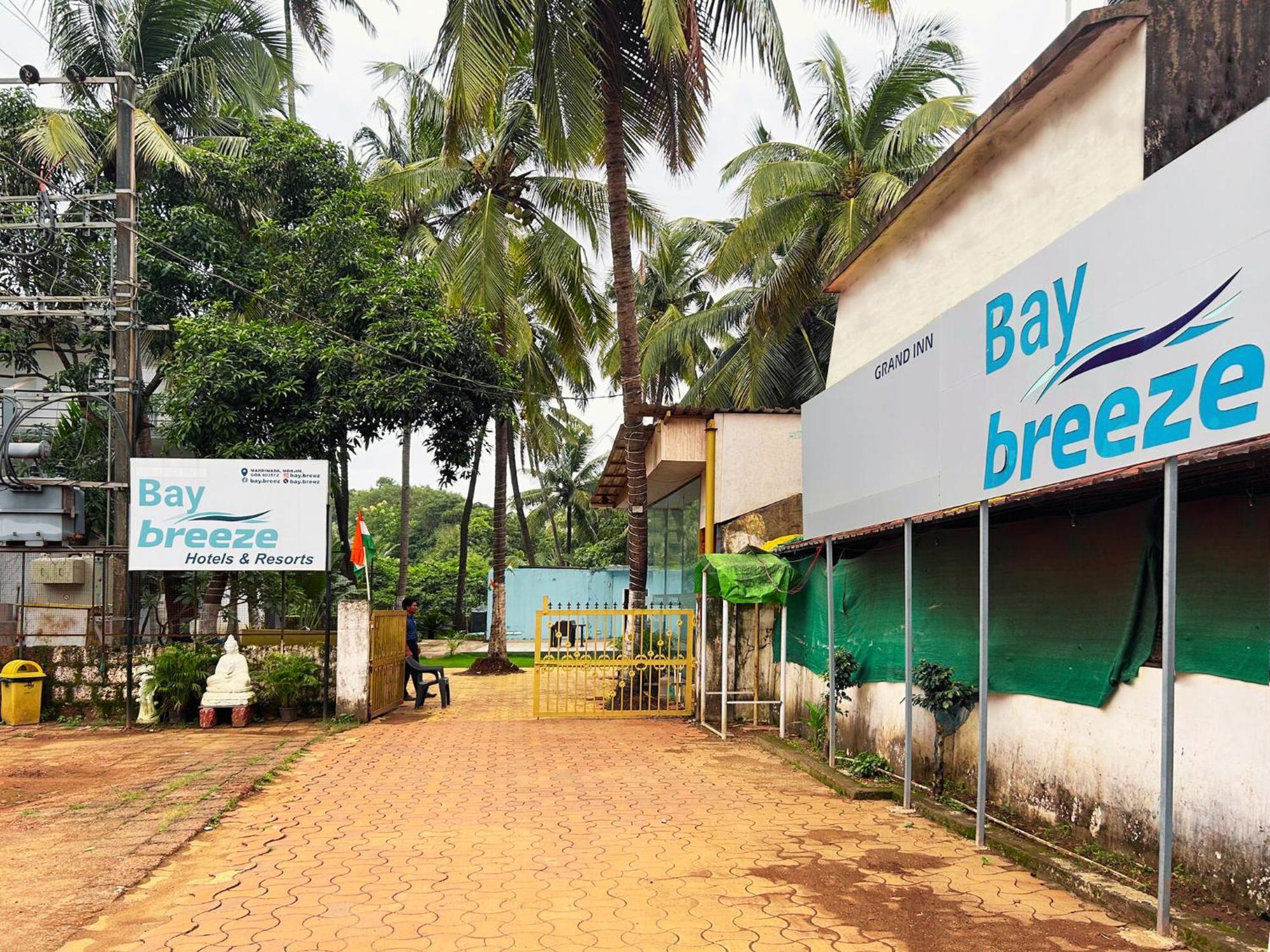 Bay Breeze Resorts & Hotels Morjim Zewnętrze zdjęcie